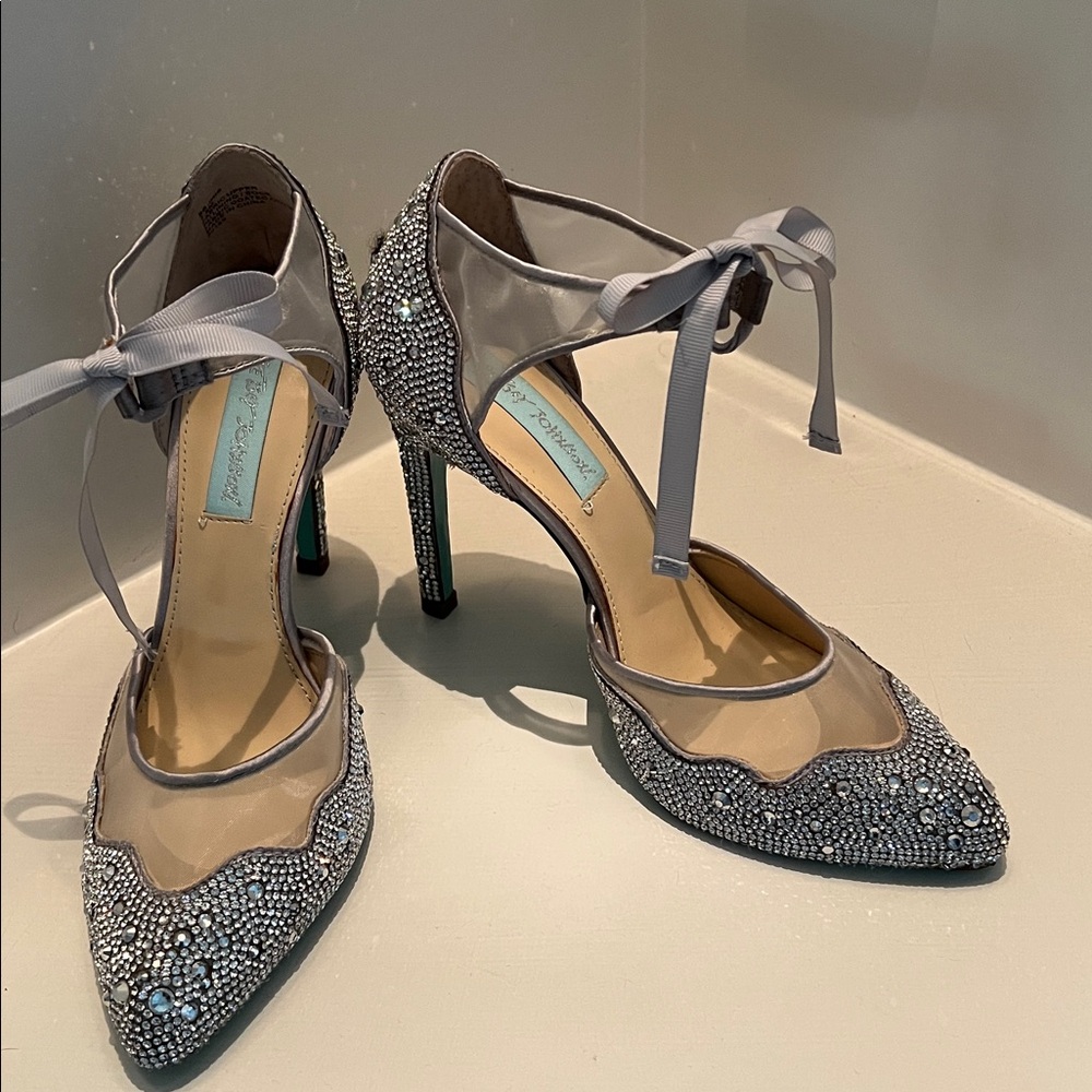 🩵Betsey Johnson Iris Pump🩵